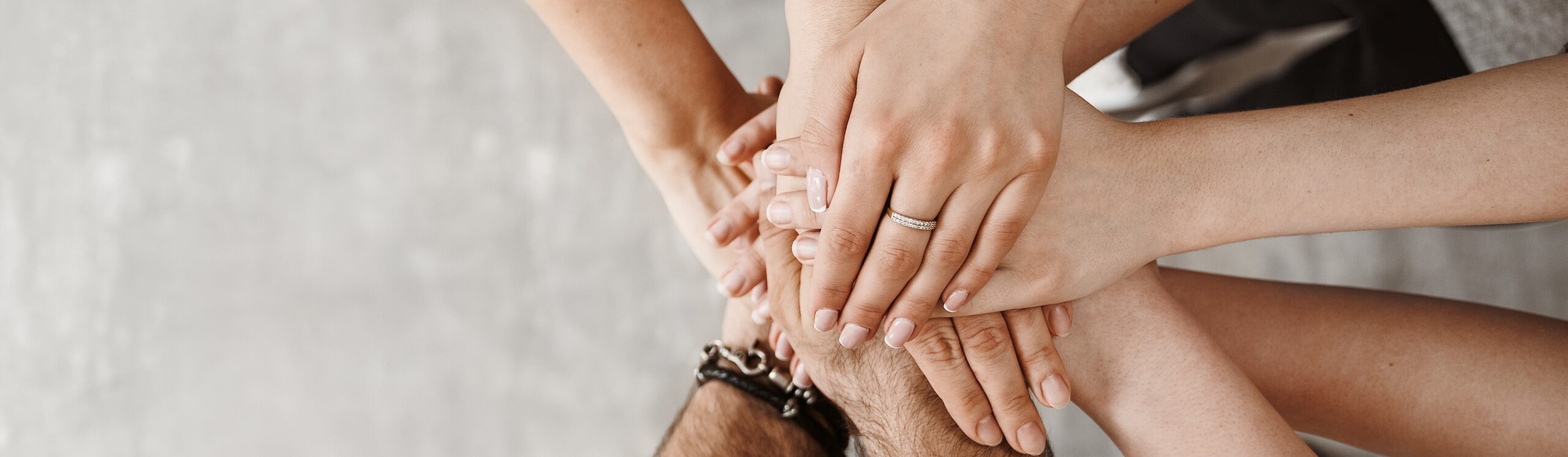 Warum Arbeitgeber jetzt in Belonging investieren müssen 1 Banner 4800x1400 1 scaled